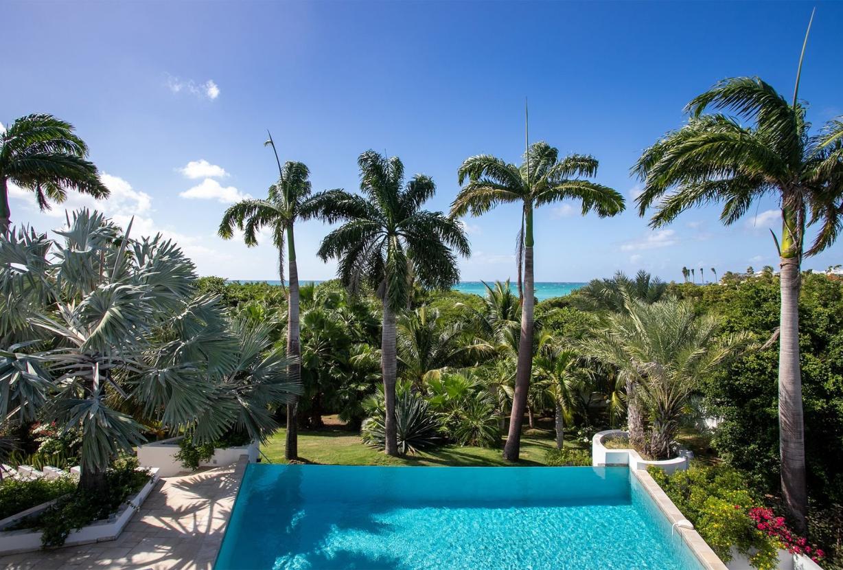 Sxm022 – Contemporary home with tennis court near Baie aux Prunes