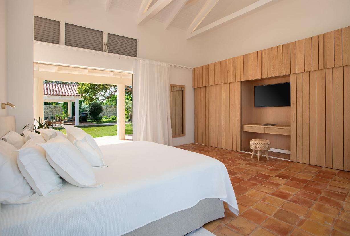 Sxm025 – Architectural home with lagoon views in Terres Basses