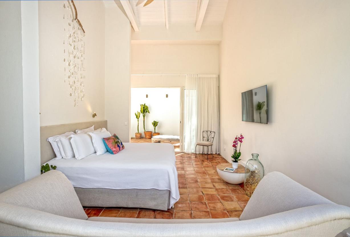 Sxm025 – Architectural home with lagoon views in Terres Basses