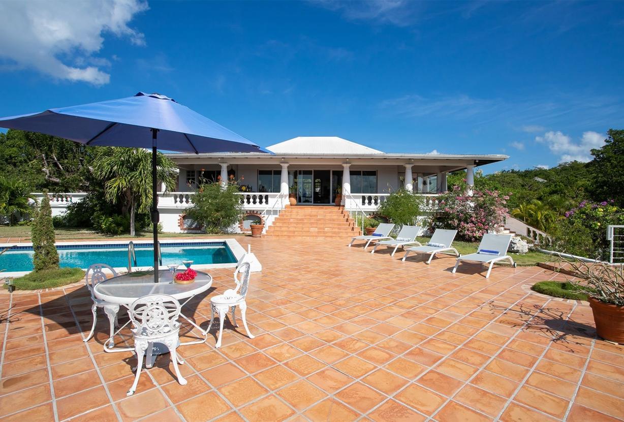 Sxm036 – Colonial-style villa with ocean views in Terres Basses