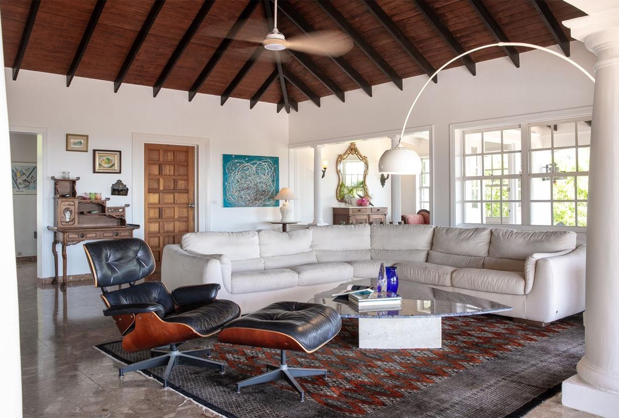 Sxm036 – Colonial-style villa with ocean views in Terres Basses