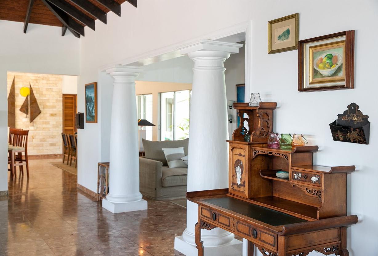 Sxm036 – Colonial-style villa with ocean views in Terres Basses