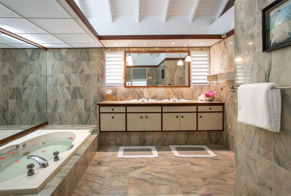 Sxm036 – Colonial-style villa with ocean views in Terres Basses
