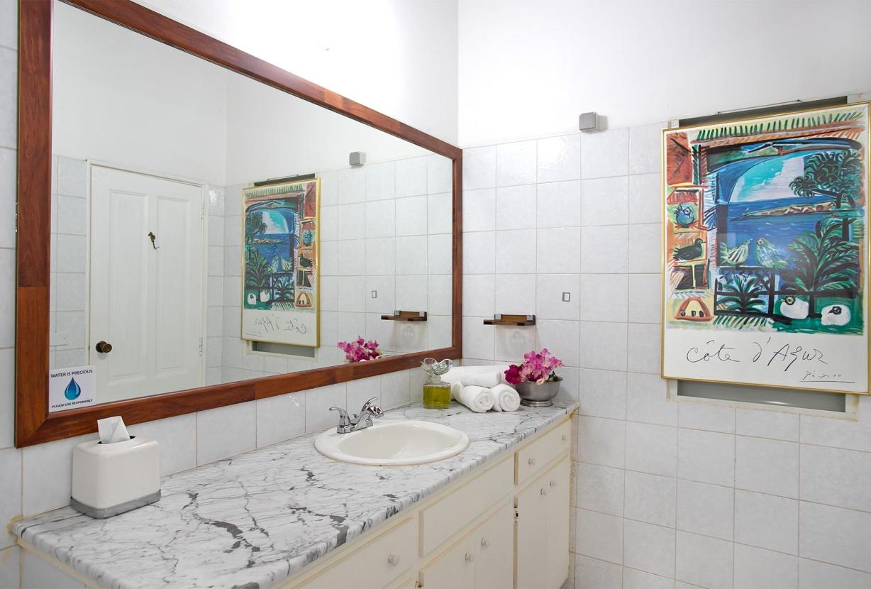 Sxm036 – Colonial-style villa with ocean views in Terres Basses
