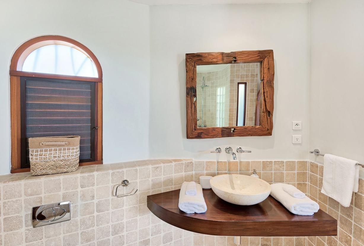 Sxm037 – Elegant villa with ocean views near Happy Bay