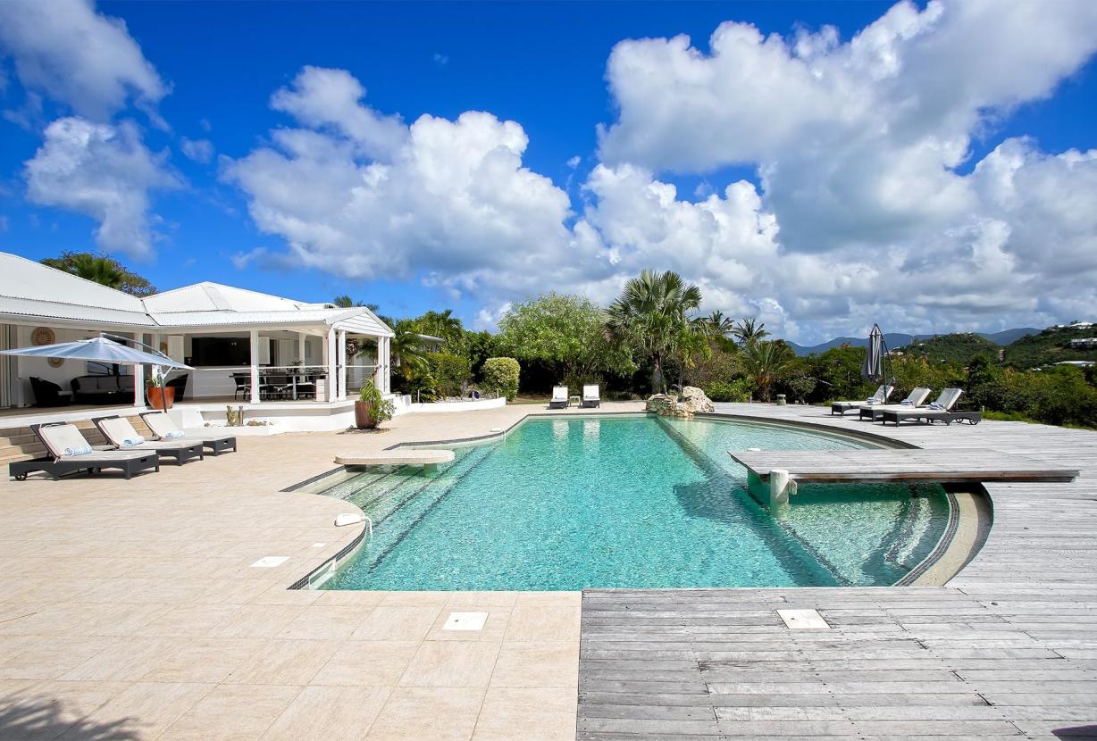 Sxm040 – Élégante villa avec vue sur le lagon à Terres Basses