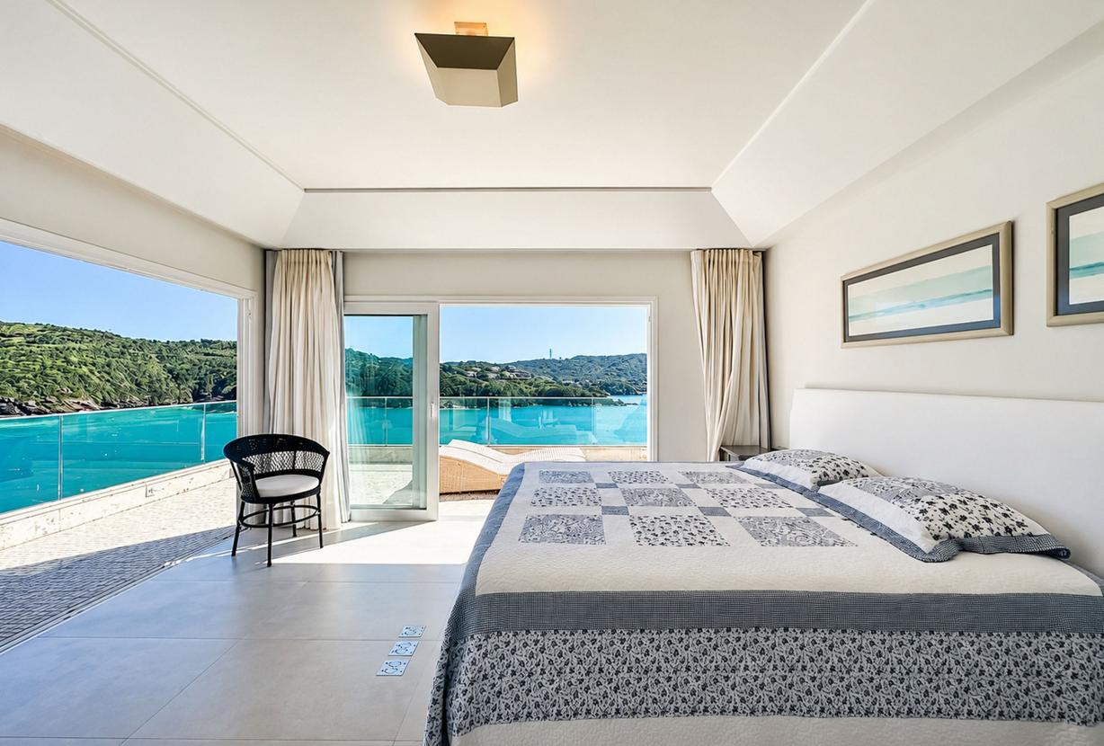 Buz020 - Modern Oceanfront Villa in Ferradura