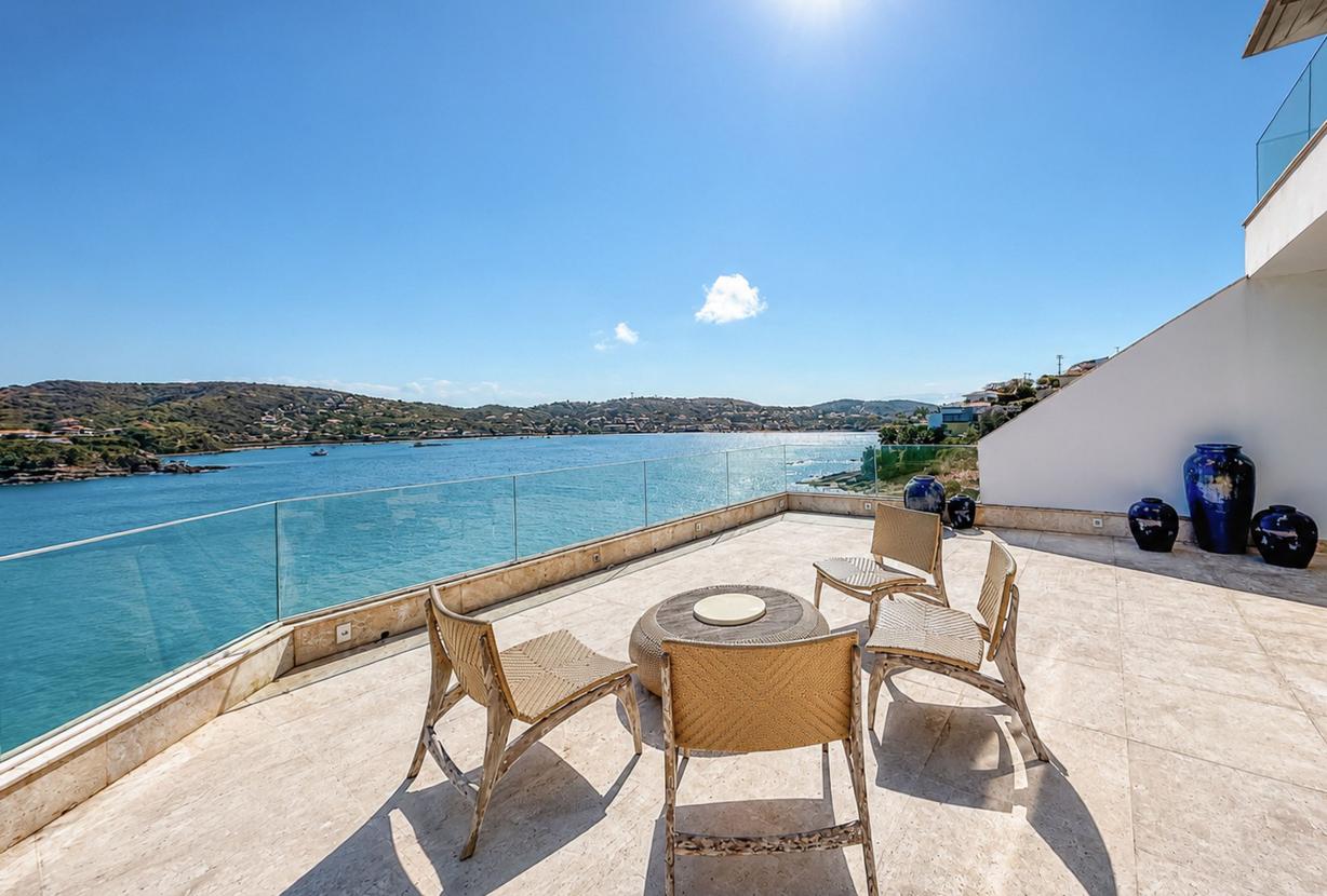 Buz020 - Modern Oceanfront Villa in Ferradura