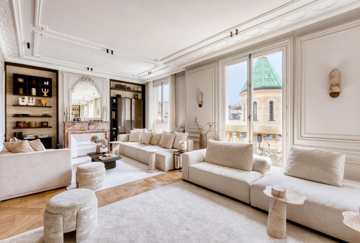 Par029 - Apartment in Paris’ Golden Triangle