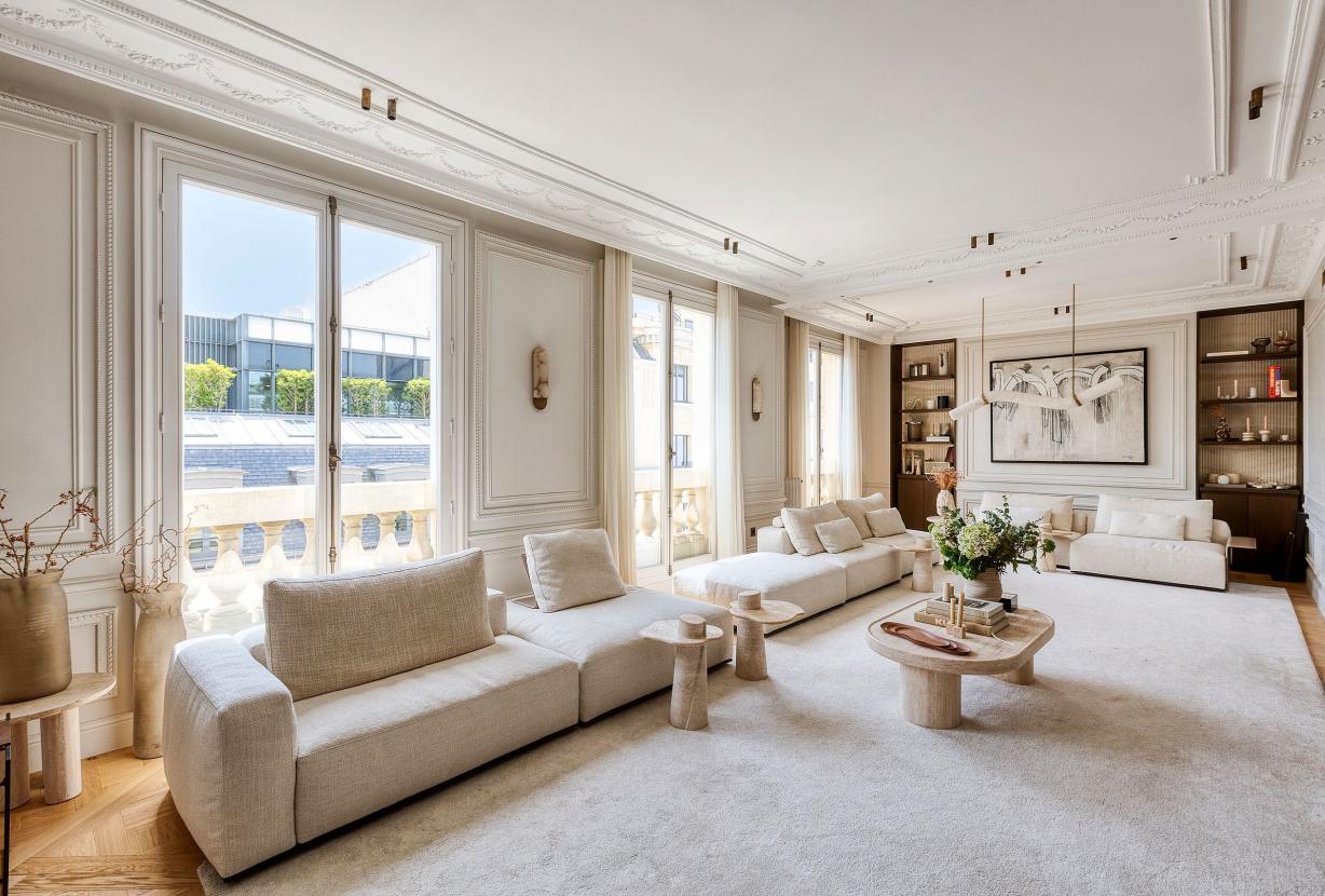 Par029 - Apartment in Paris’ Golden Triangle