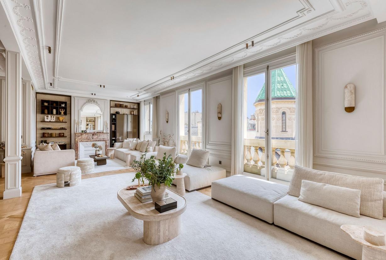 Par029 - Apartment in Paris’ Golden Triangle