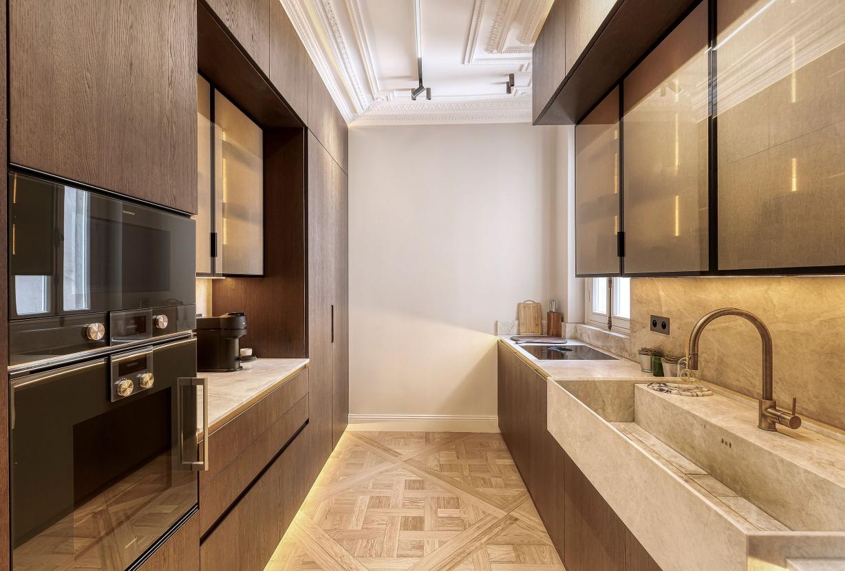 Par029 - Apartment in Paris’ Golden Triangle