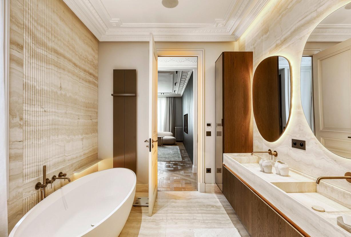 Par029 - Apartment in Paris’ Golden Triangle