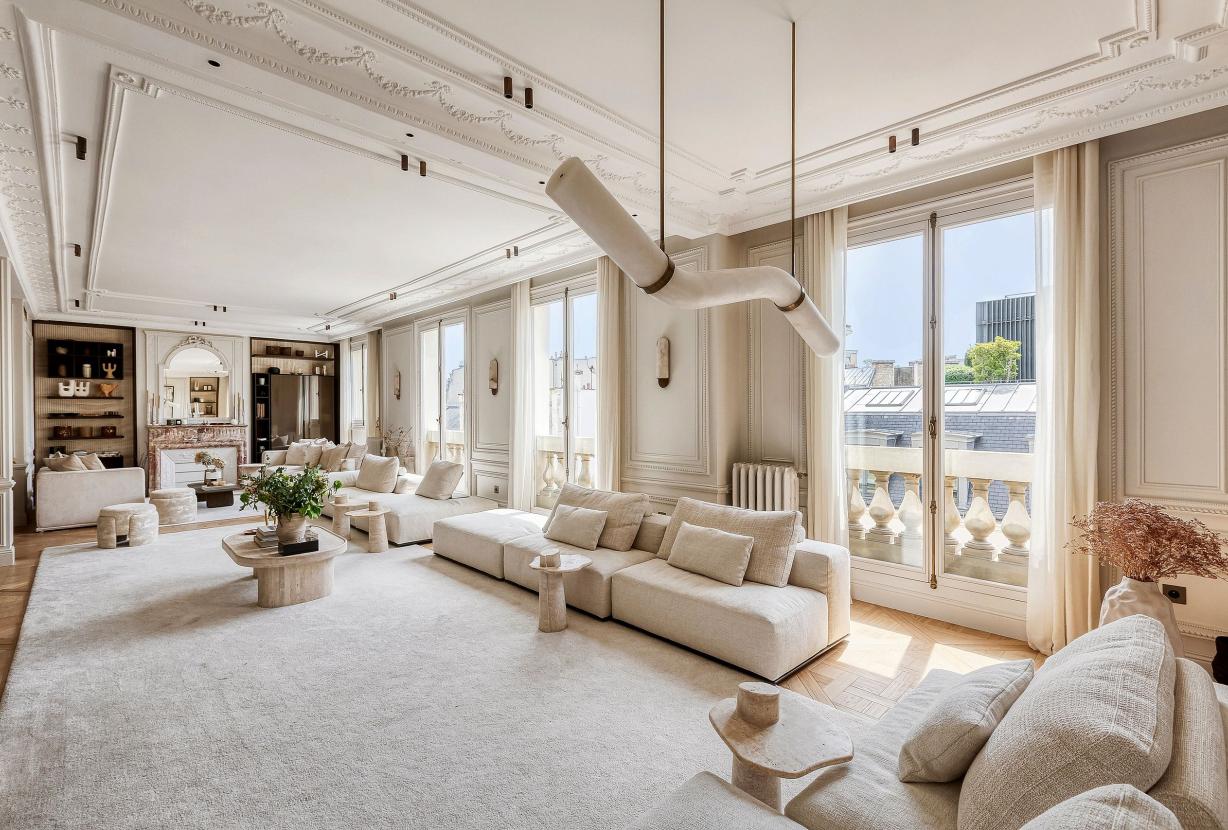 Par029 - Apartment in Paris’ Golden Triangle