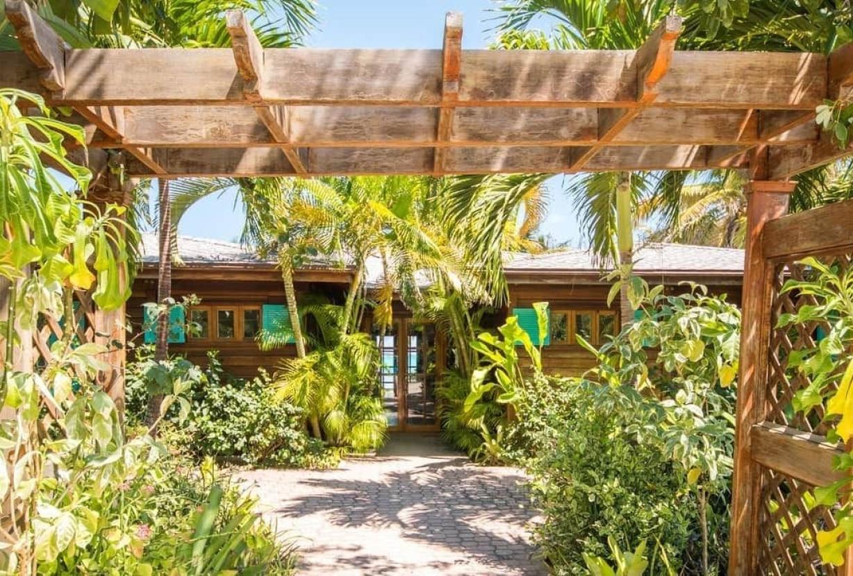 Bhs018 - Beachfront villa with heated pool in Great Exuma