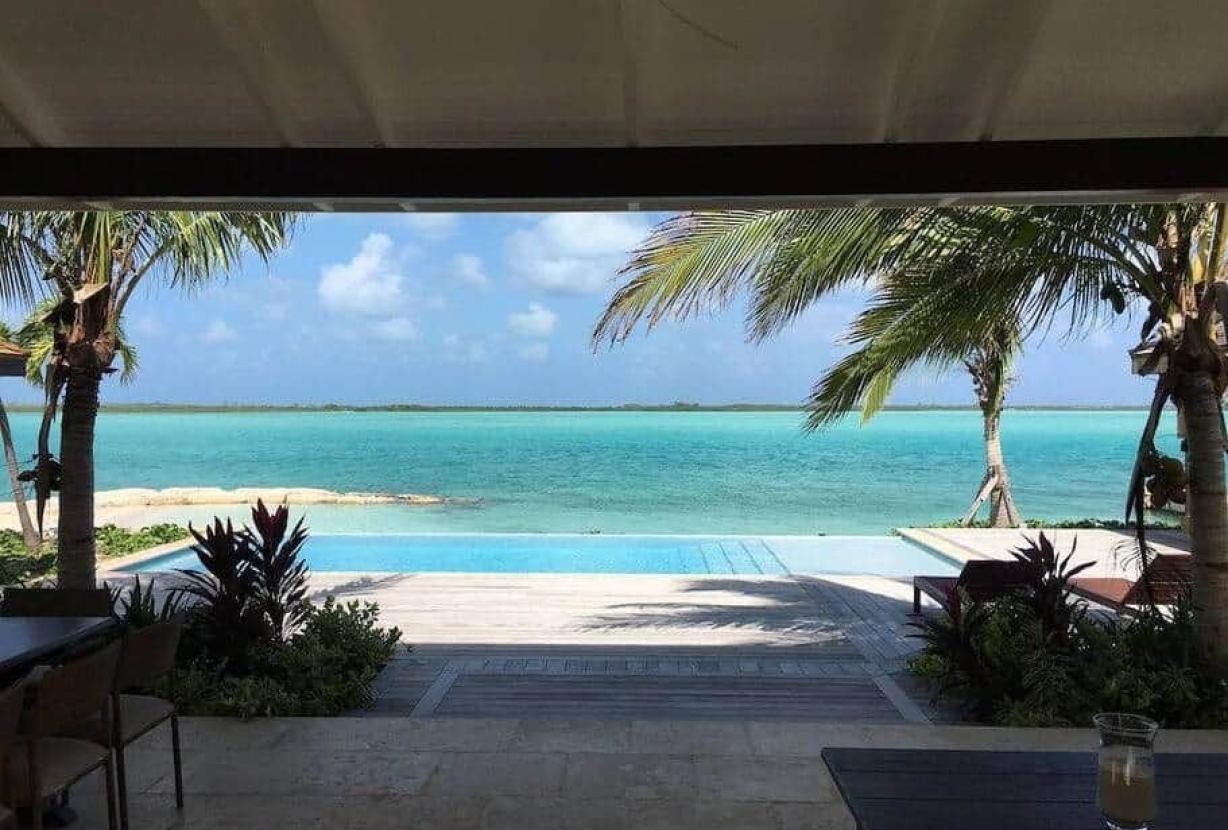 Bhs020 - Beachfront villa with infinity pool in Great Exuma