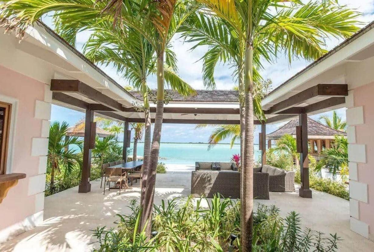 Bhs020 - Beachfront villa with infinity pool in Great Exuma