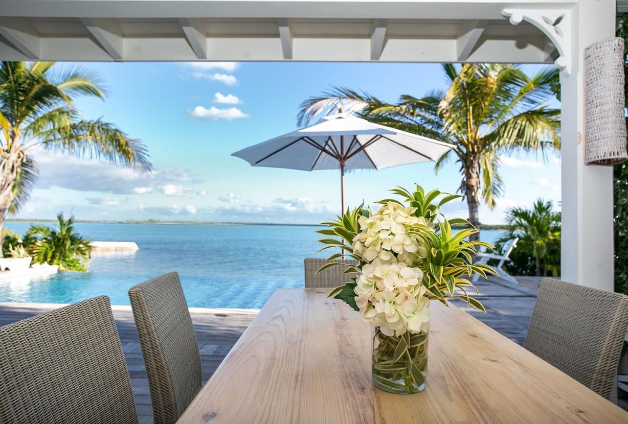 Bhs022 - Oceanfront cottage with infinity pool in Great Exuma