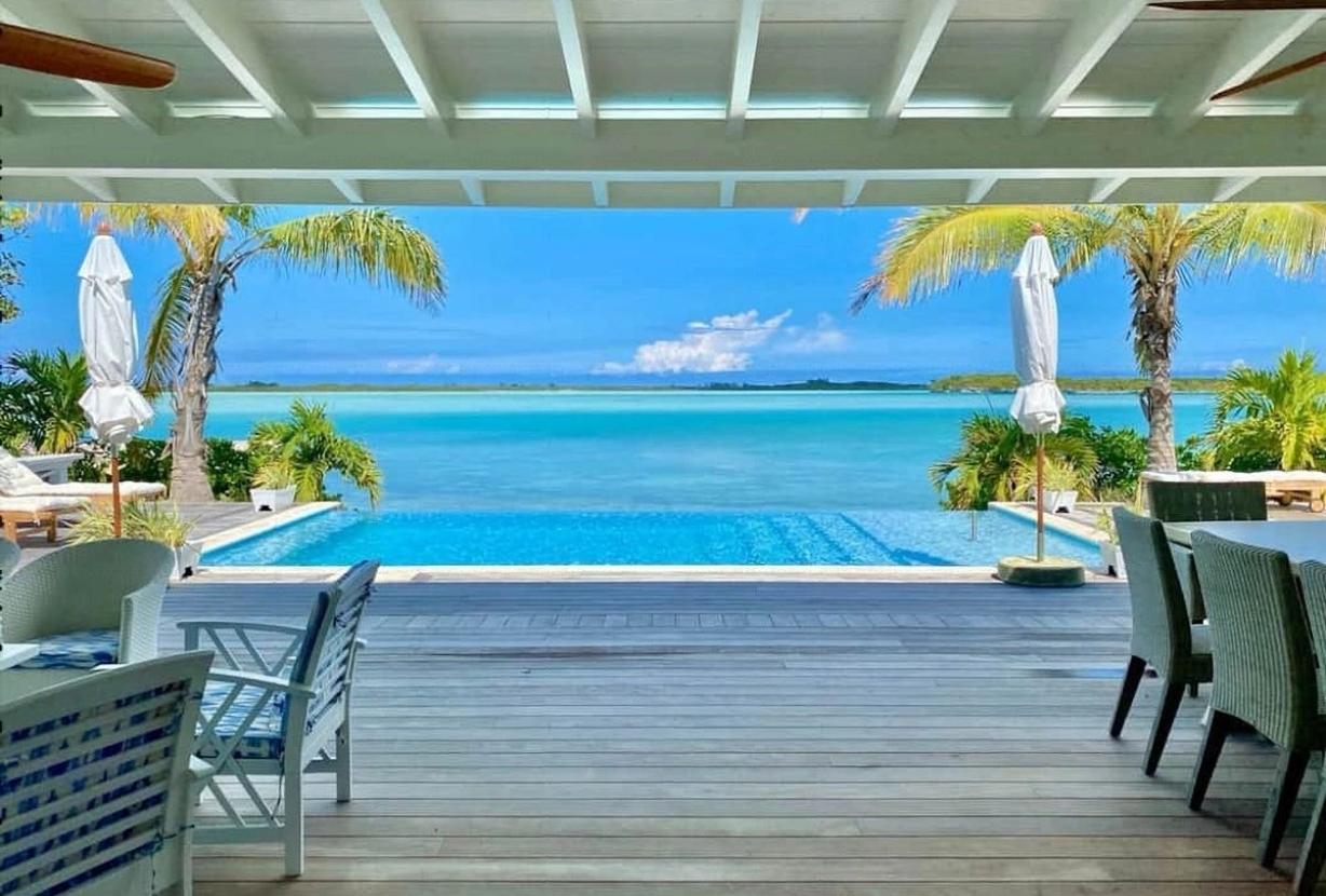 Bhs022 - Oceanfront cottage with infinity pool in Great Exuma