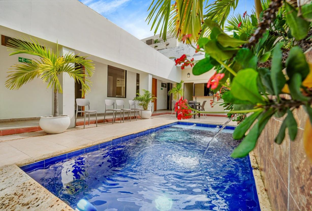Car064 -  Charming house with pool in San Diego
