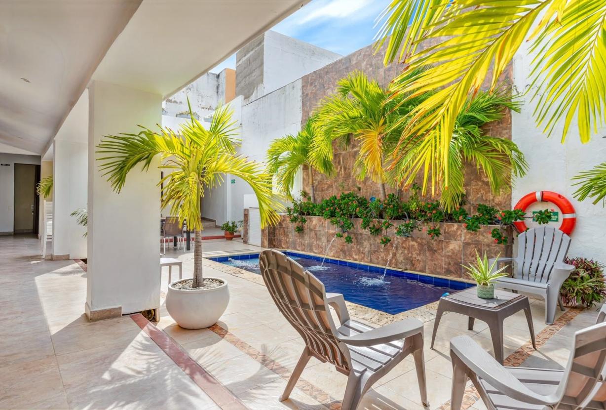 Car064 -  Charming house with pool in San Diego