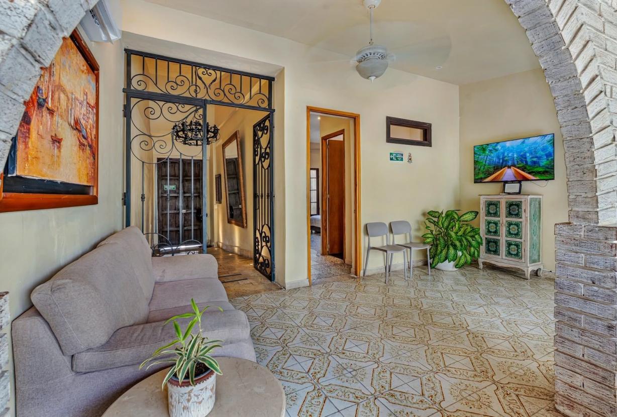 Car064 -  Charming house with pool in San Diego