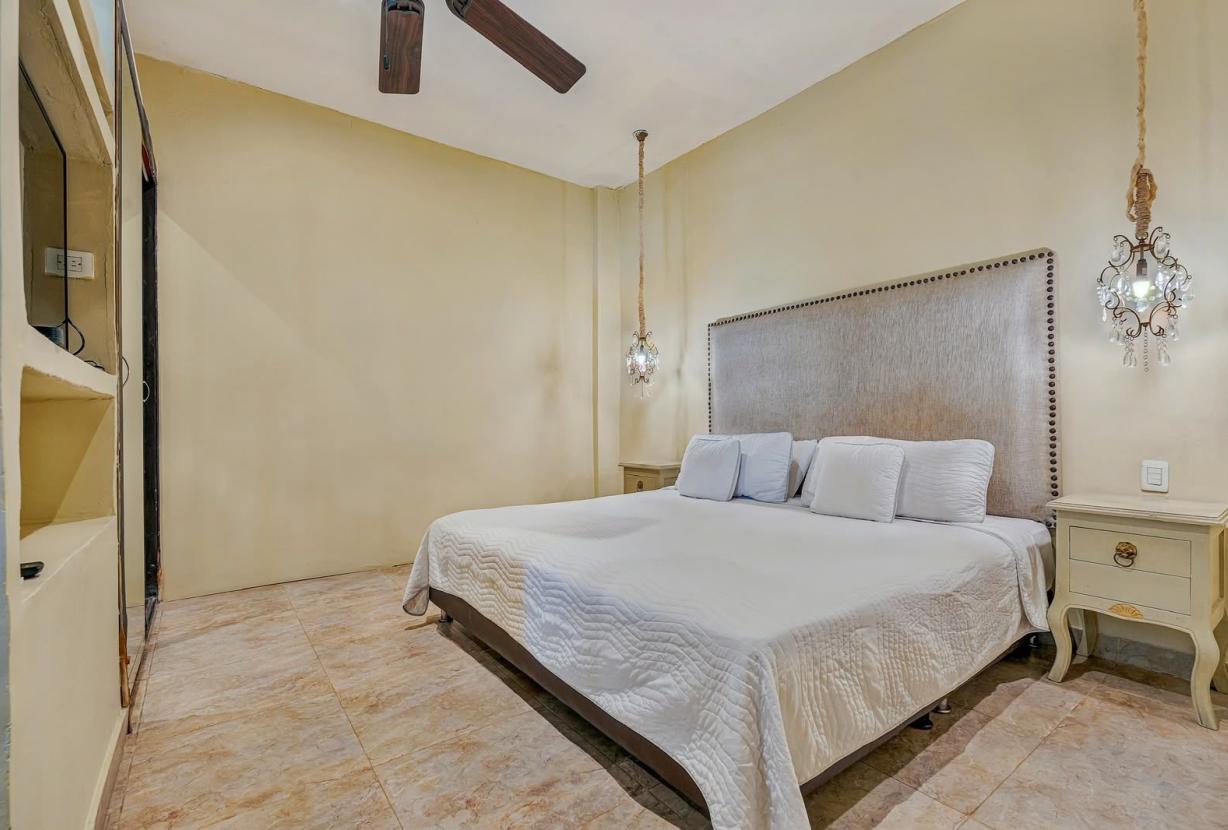 Car064 -  Charming house with pool in San Diego