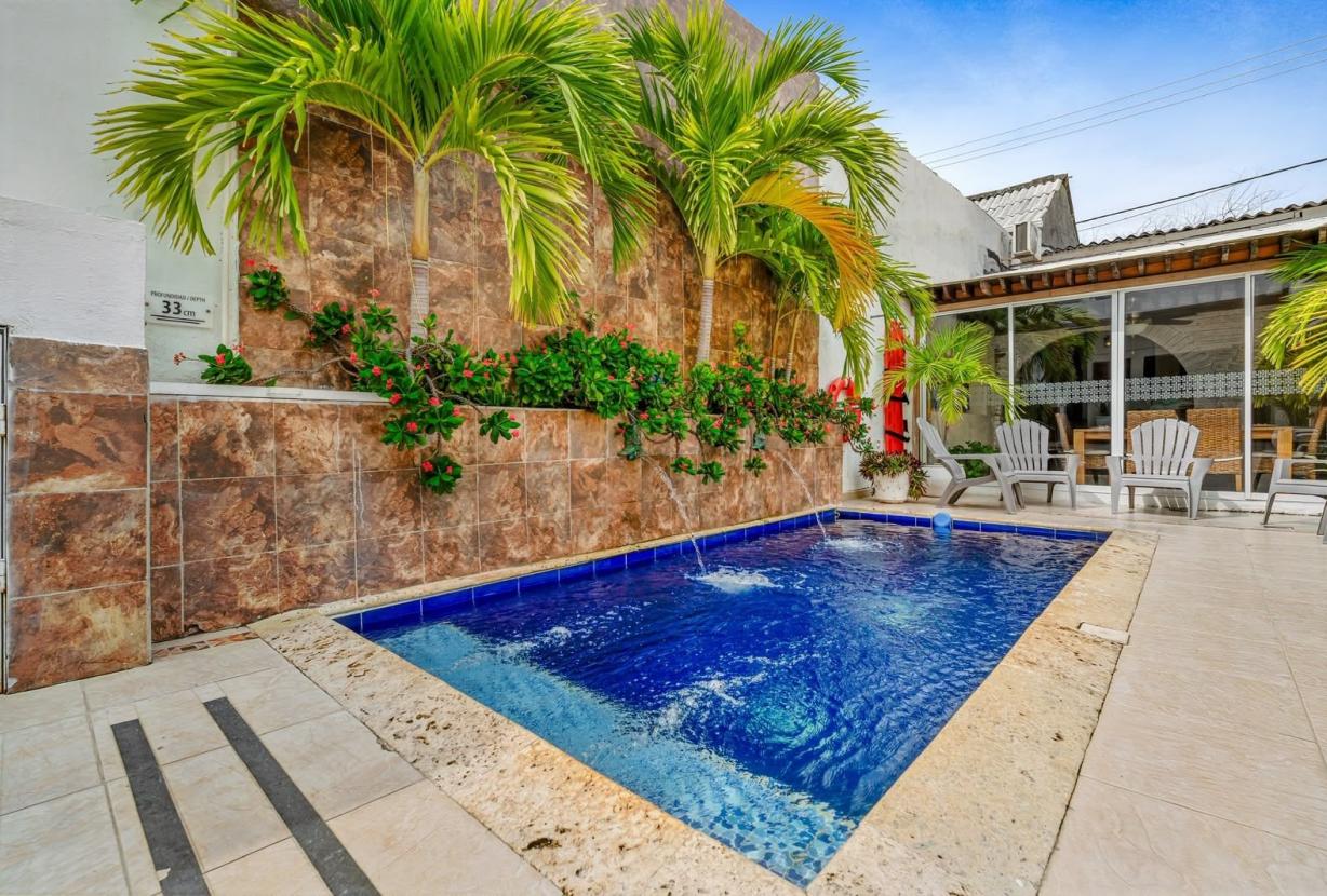 Car064 -  Charming house with pool in San Diego