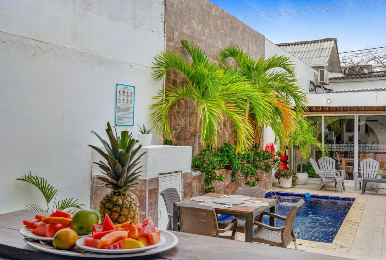 Car064 -  Charming house with pool in San Diego