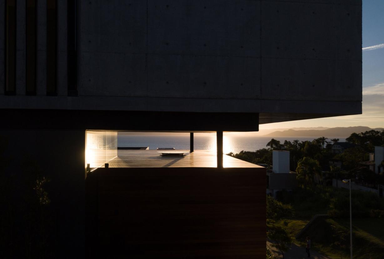 Flo600 - Award-winning architectural house in Cacupé, Florianópolis