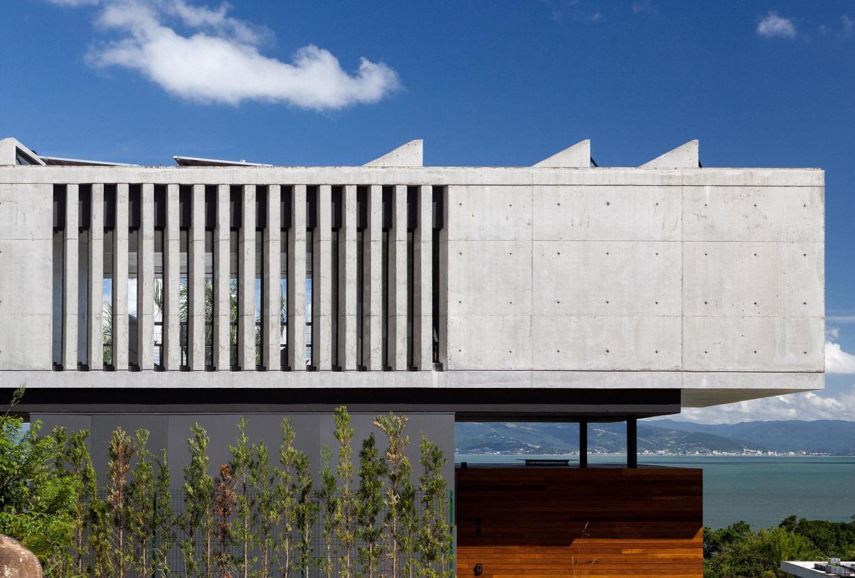 Flo600 - Award-winning architectural house in Cacupé, Florianópolis