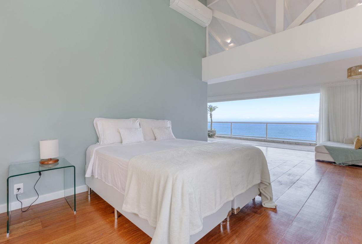 Rio106 - Villa with breathtaking sea view in São Conrado