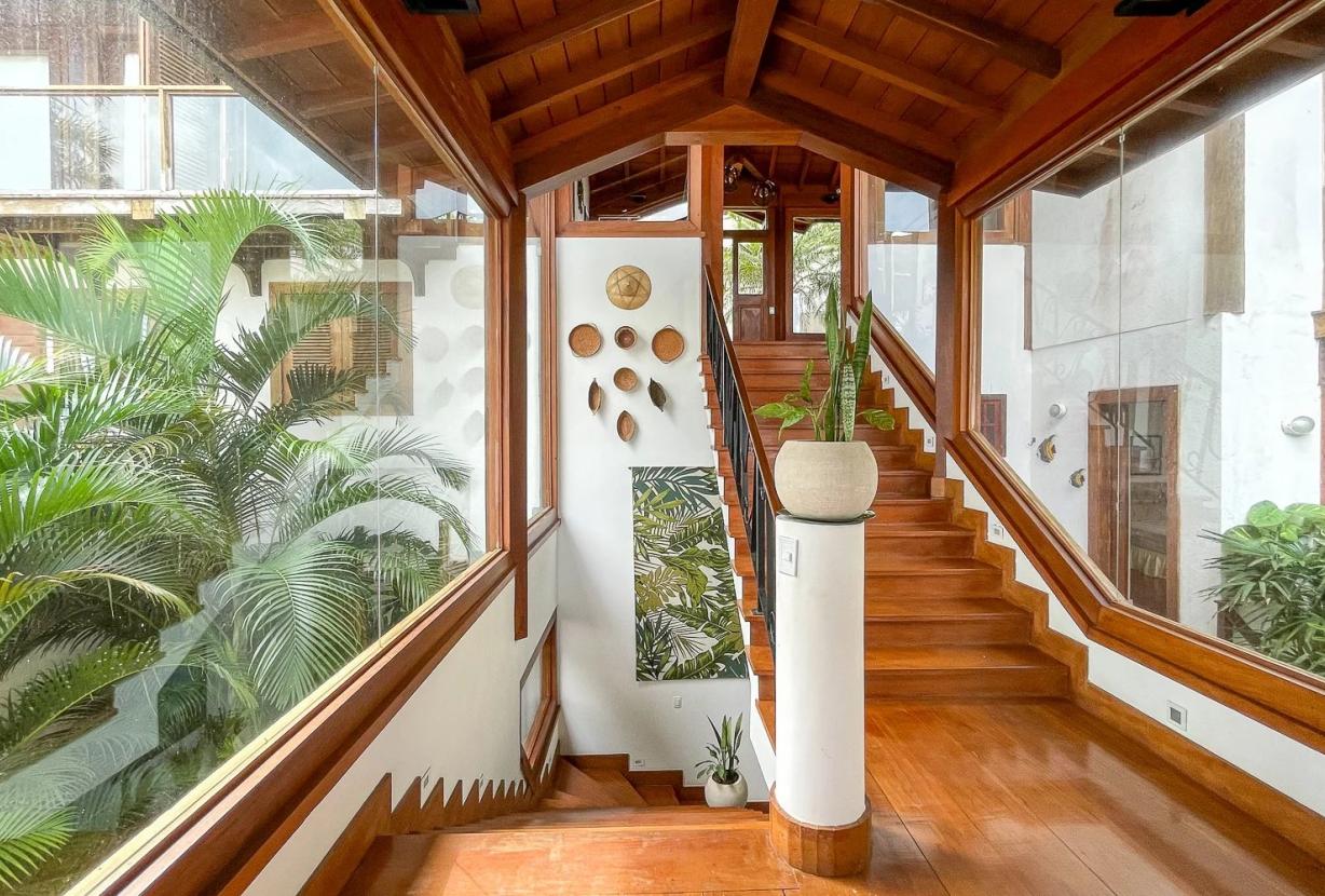 Buz207 - Casa com vistas deslumbrantes sobre o mar