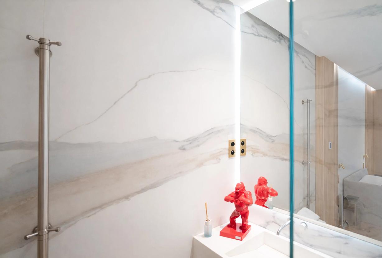 Par061 - Luxury 3 bedroom apartment for sale in Paris 7