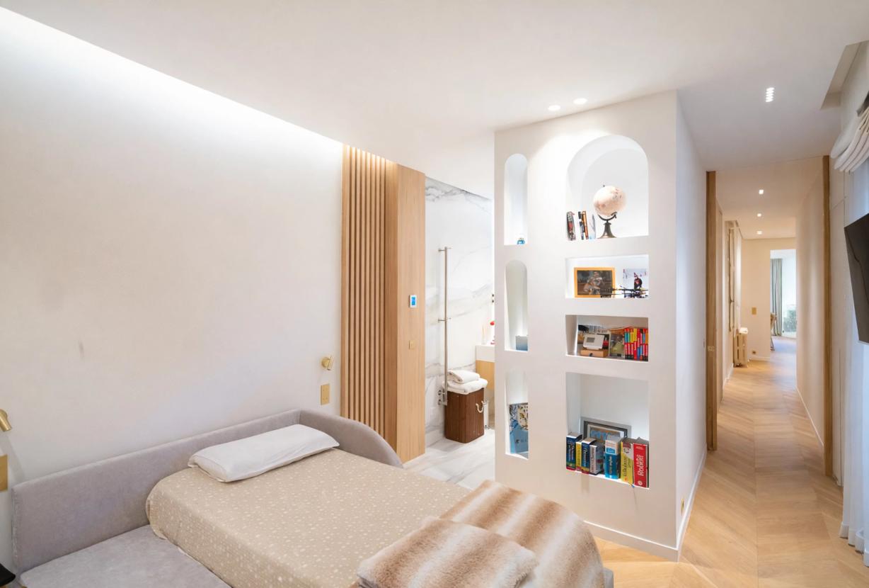 Par061 - Luxury 3 bedroom apartment for sale in Paris 7