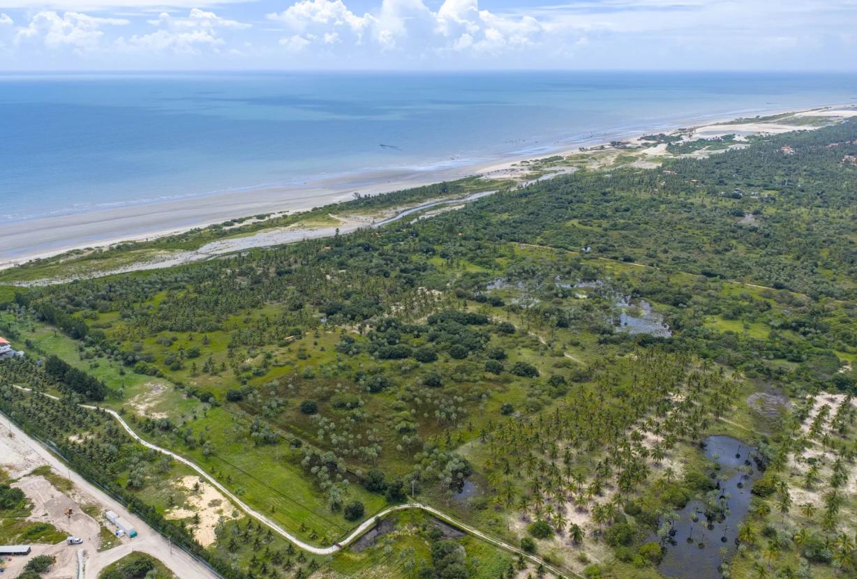 Cea072 - Último grande terreno de frente para o mar na praia de Preá