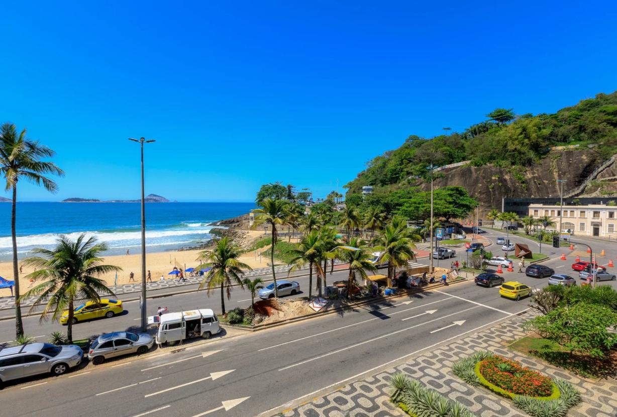 Rio020 - Beautiful beachfront apartment in Leblon