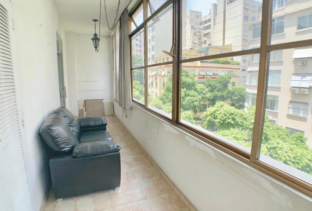 Rio396 - Spacious 4-bedroom apartment in Copacabana