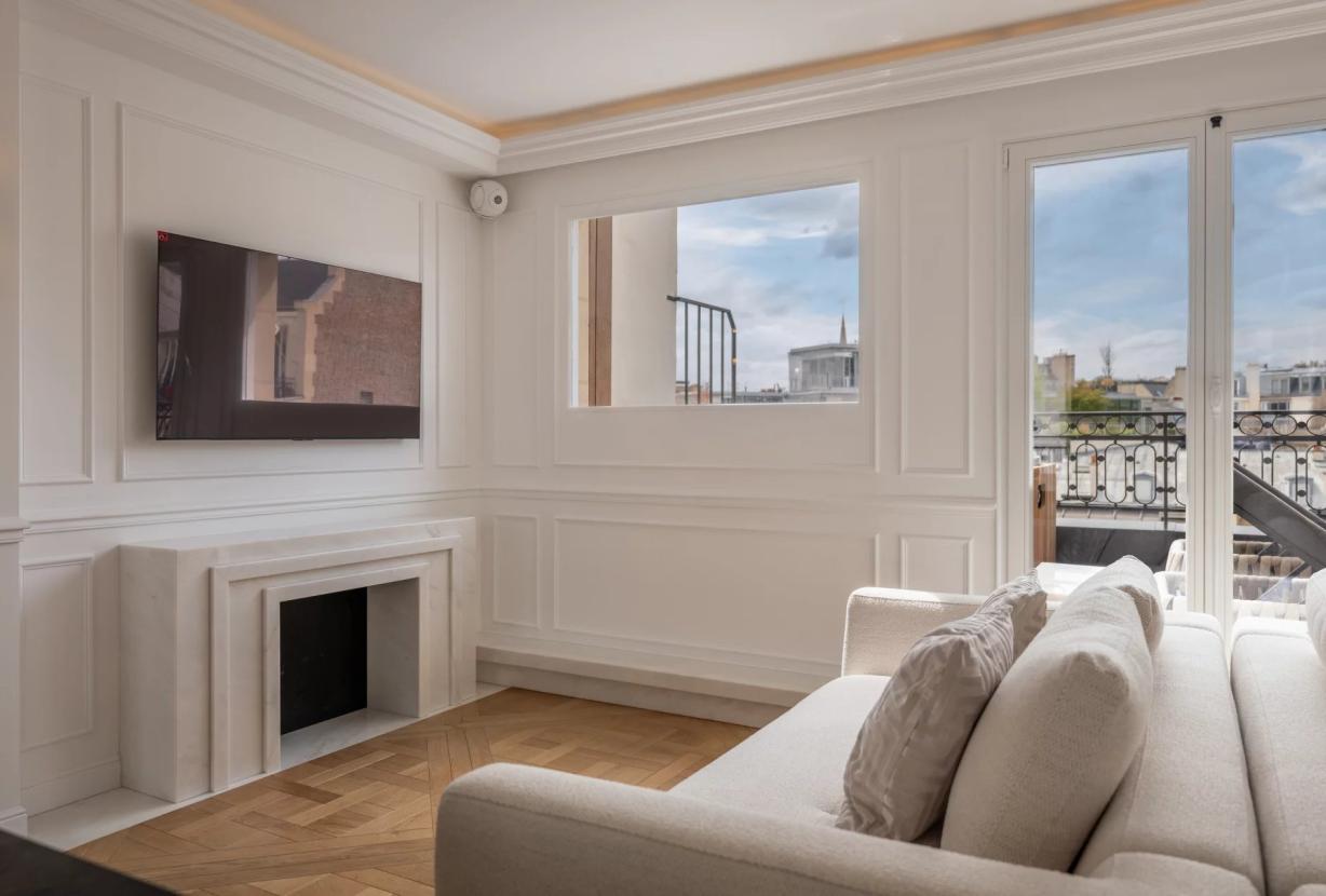 Par305 - Atico de 3 habitaciones en Paris 8