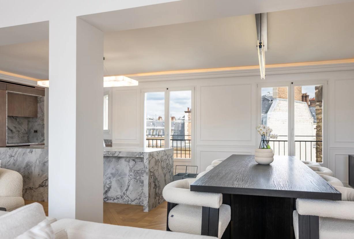 Par305 - Atico de 3 habitaciones en Paris 8
