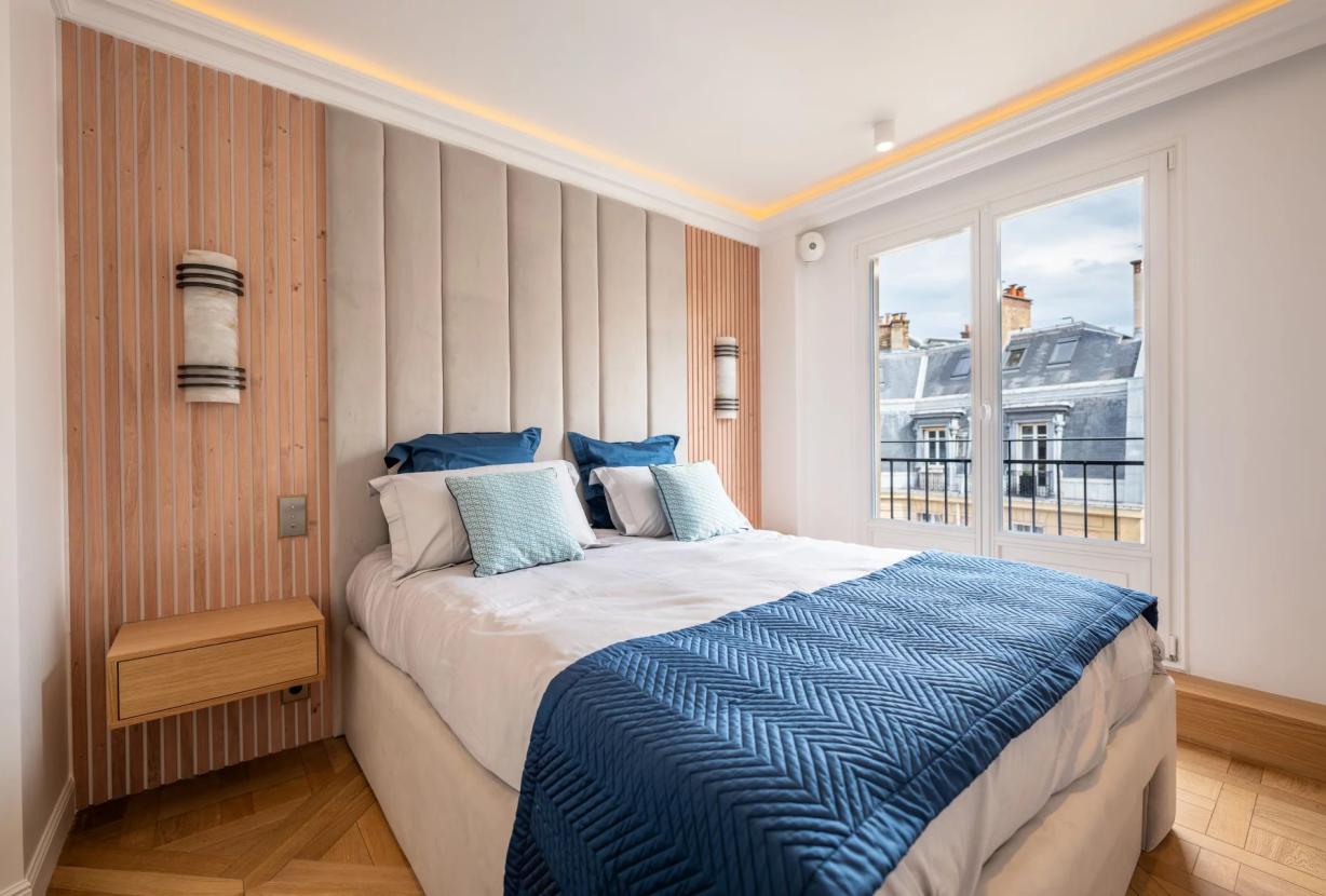 Par305 - Atico de 3 habitaciones en Paris 8