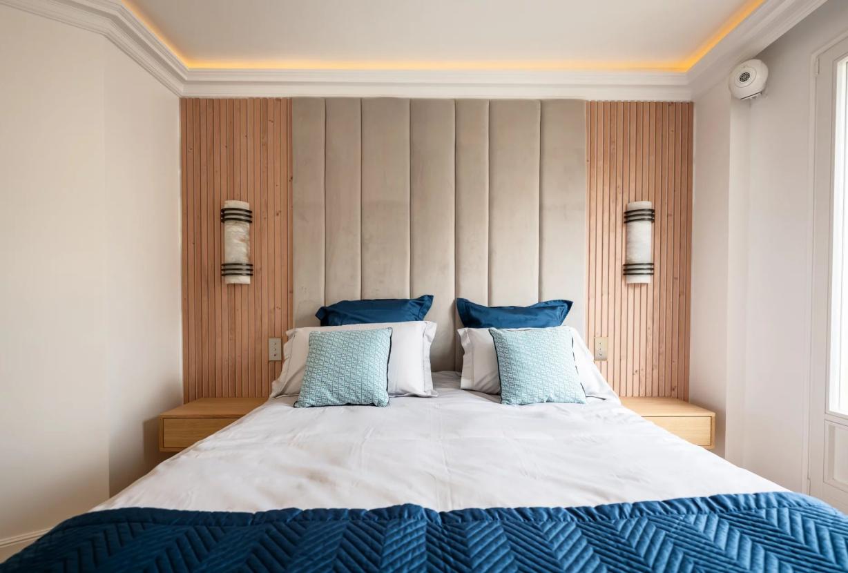Par305 - Atico de 3 habitaciones en Paris 8
