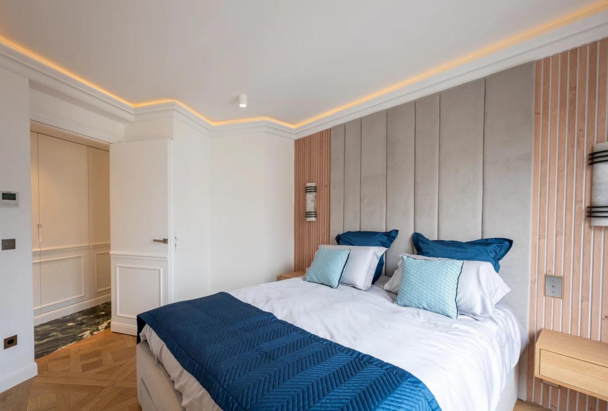 Par305 - Atico de 3 habitaciones en Paris 8