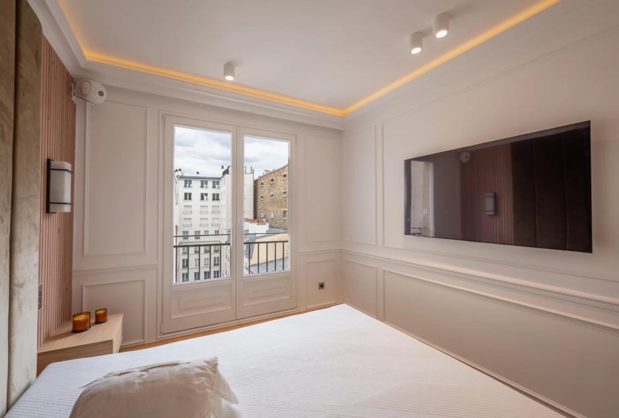 Par305 - Atico de 3 habitaciones en Paris 8