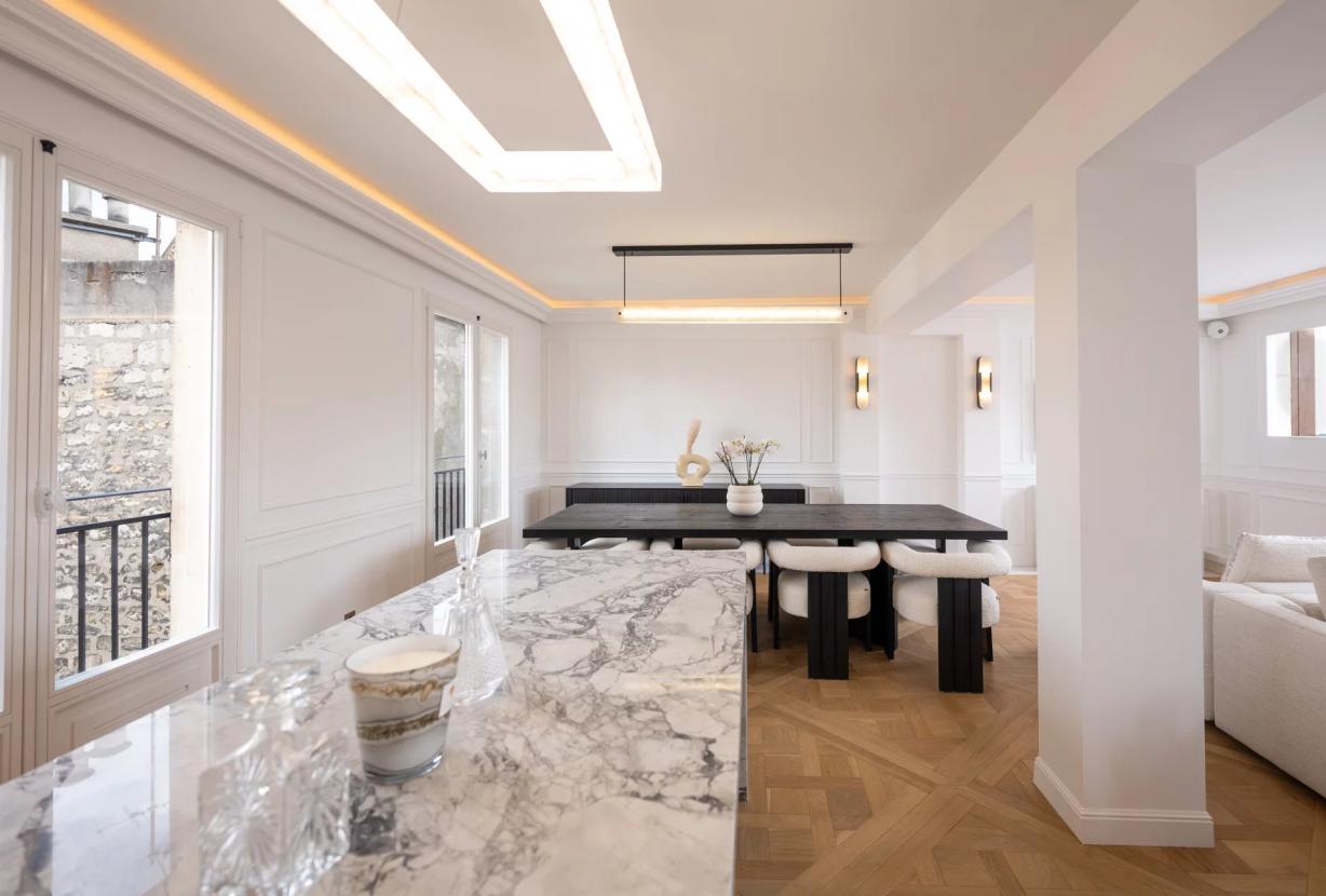 Par305 - Atico de 3 habitaciones en Paris 8