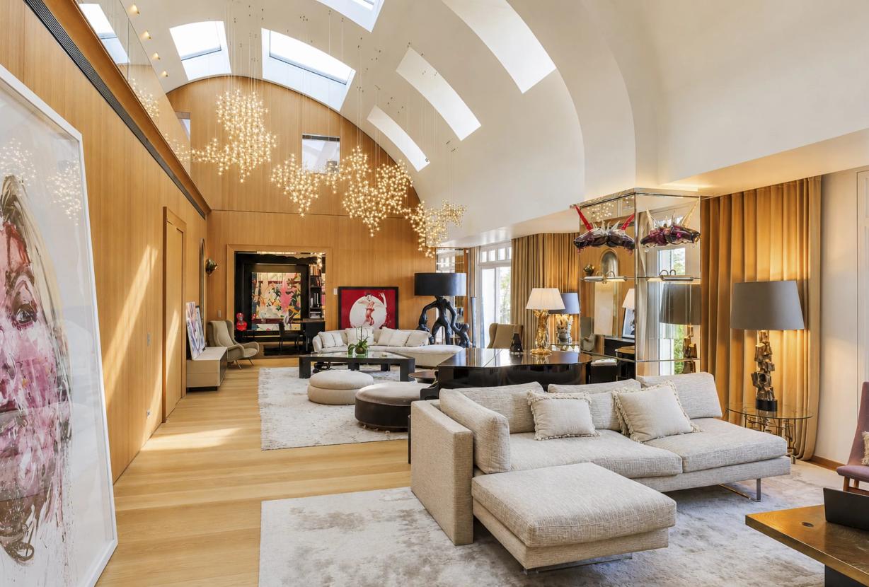 Par007 - Penthouse à vendre dans un Palace Parisien