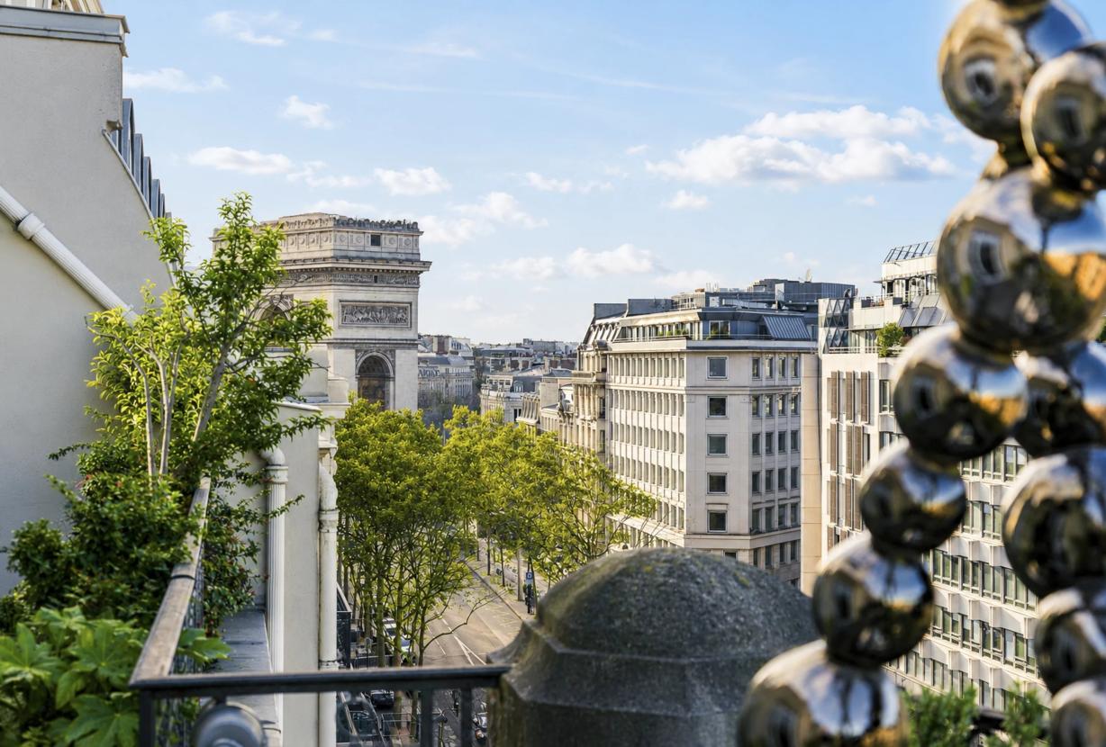 Par007 - Penthouse à vendre dans un Palace Parisien