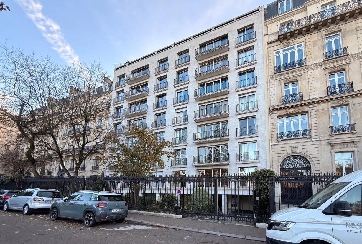 Par067 - Penthouse à rénover sur l'avenue Foch