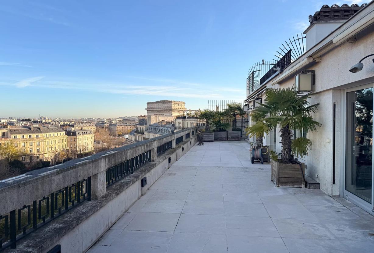 Par067 - Penthouse à rénover sur l'avenue Foch