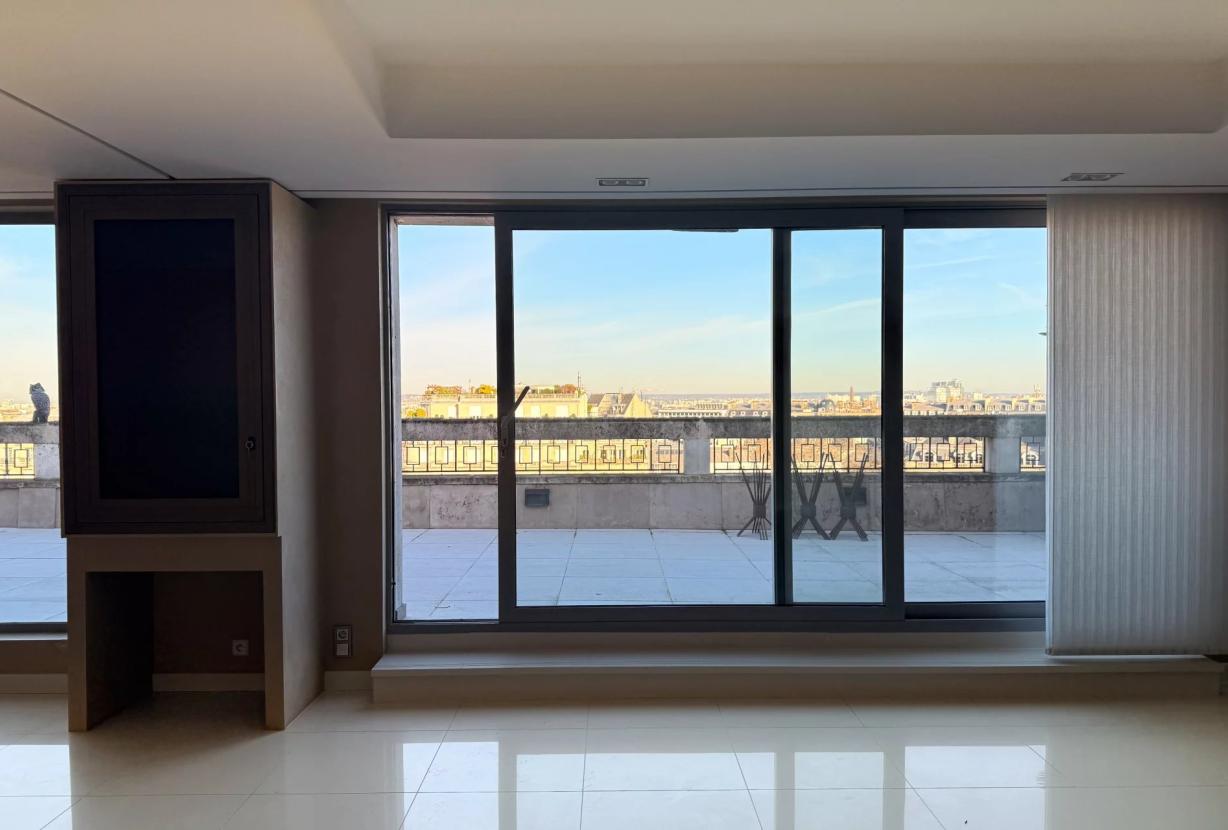 Par067 - Penthouse à rénover sur l'avenue Foch